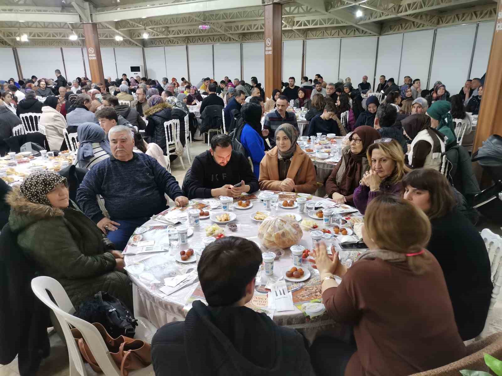 Gediz&rsquo;de esnaflar iftarda bir araya geldi
