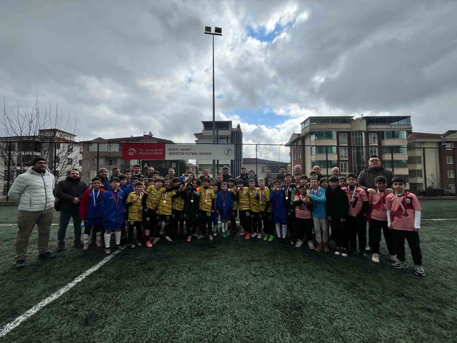 K&uuml;&ccedil;&uuml;kler Futbol İl Turnuvasının şampiyonu Edebali Ortaokulu oldu
