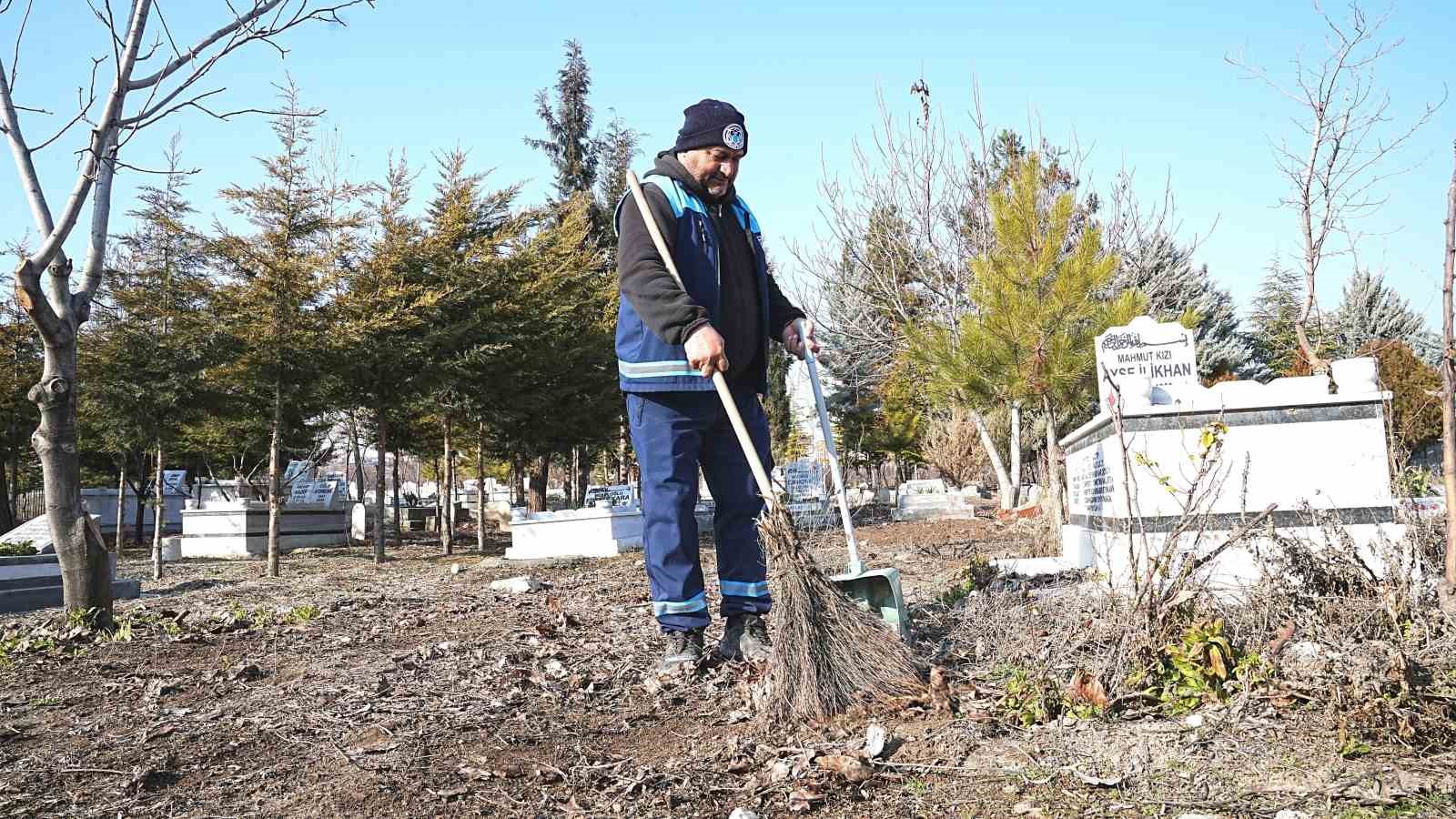 Battalgazi Belediyesi&rsquo;nden mezarlıklarda temizlik seferberliği
