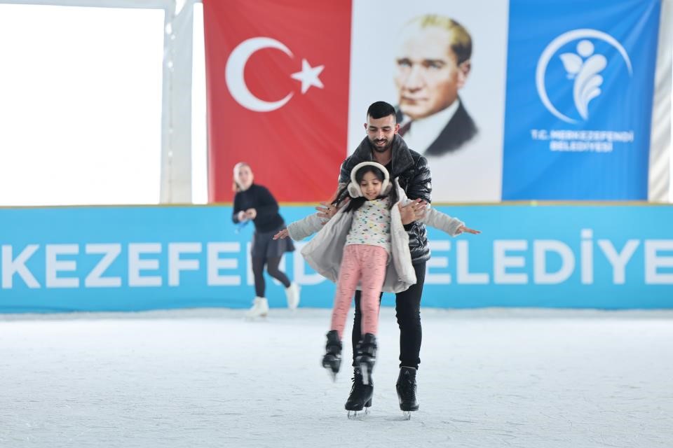 Merkezefendi&rsquo;nin buz pateni pisti 25 binden fazla kişiyi ağırladı
