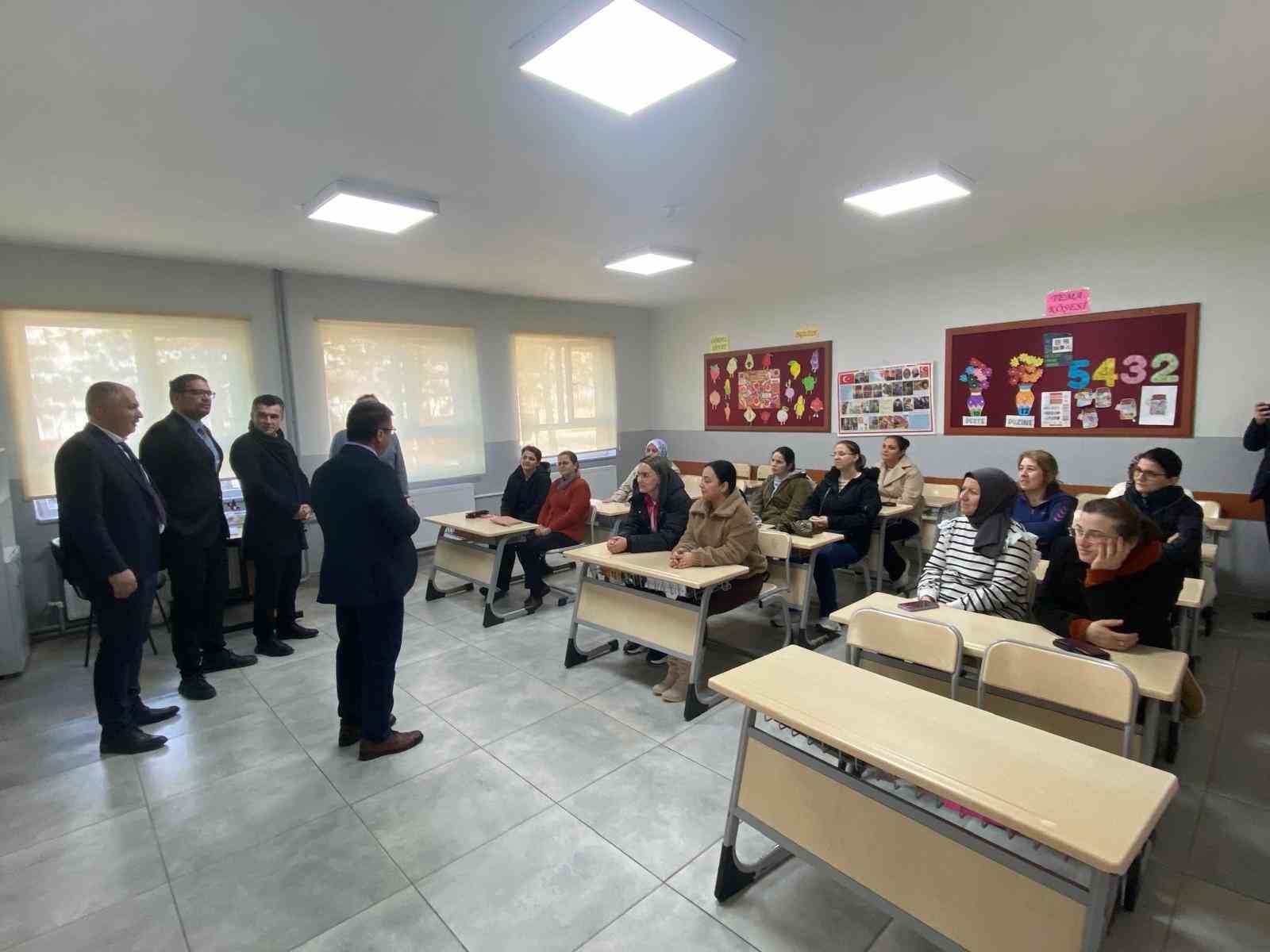 Muratlı&rsquo;da Ebeveyn Okulu kursu a&ccedil;ıldı
