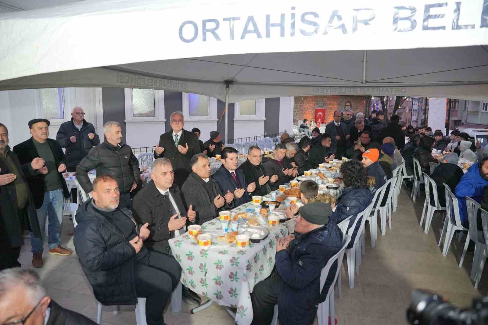 Başkan Kaya, iftarda Erdoğdu mahallesi sakinleriyle buluştu
