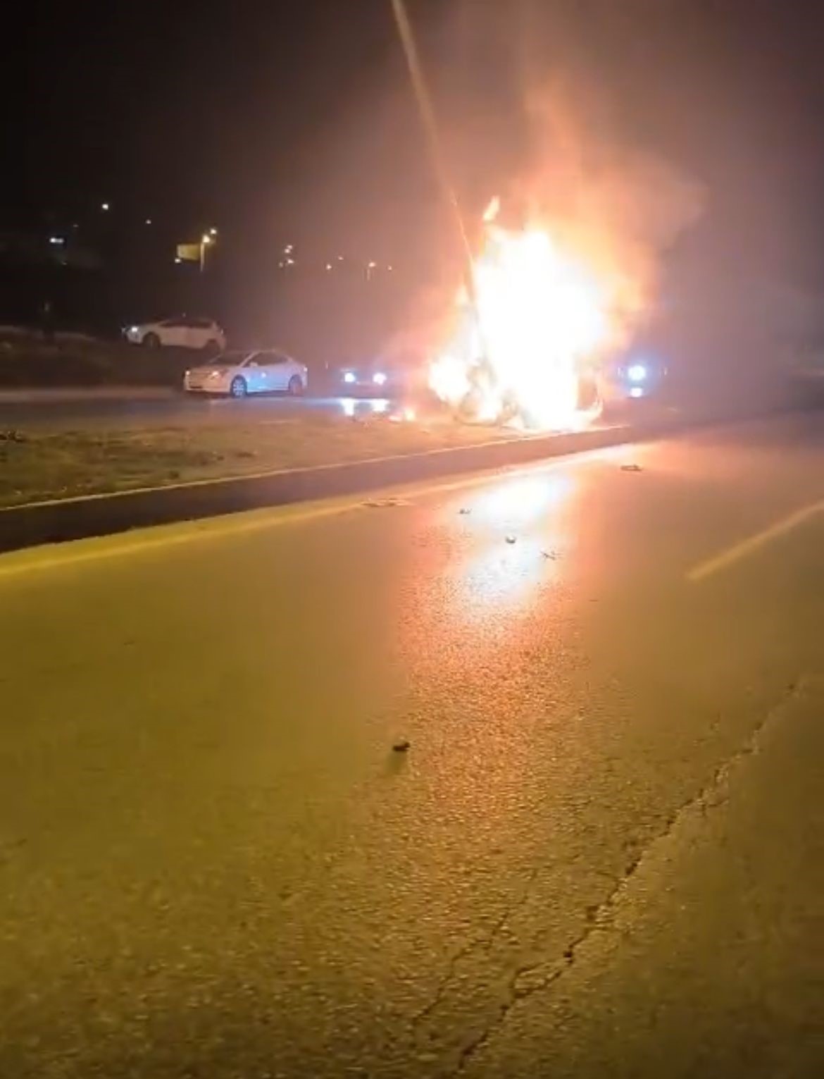 Kaza sonrası otomobil yandı