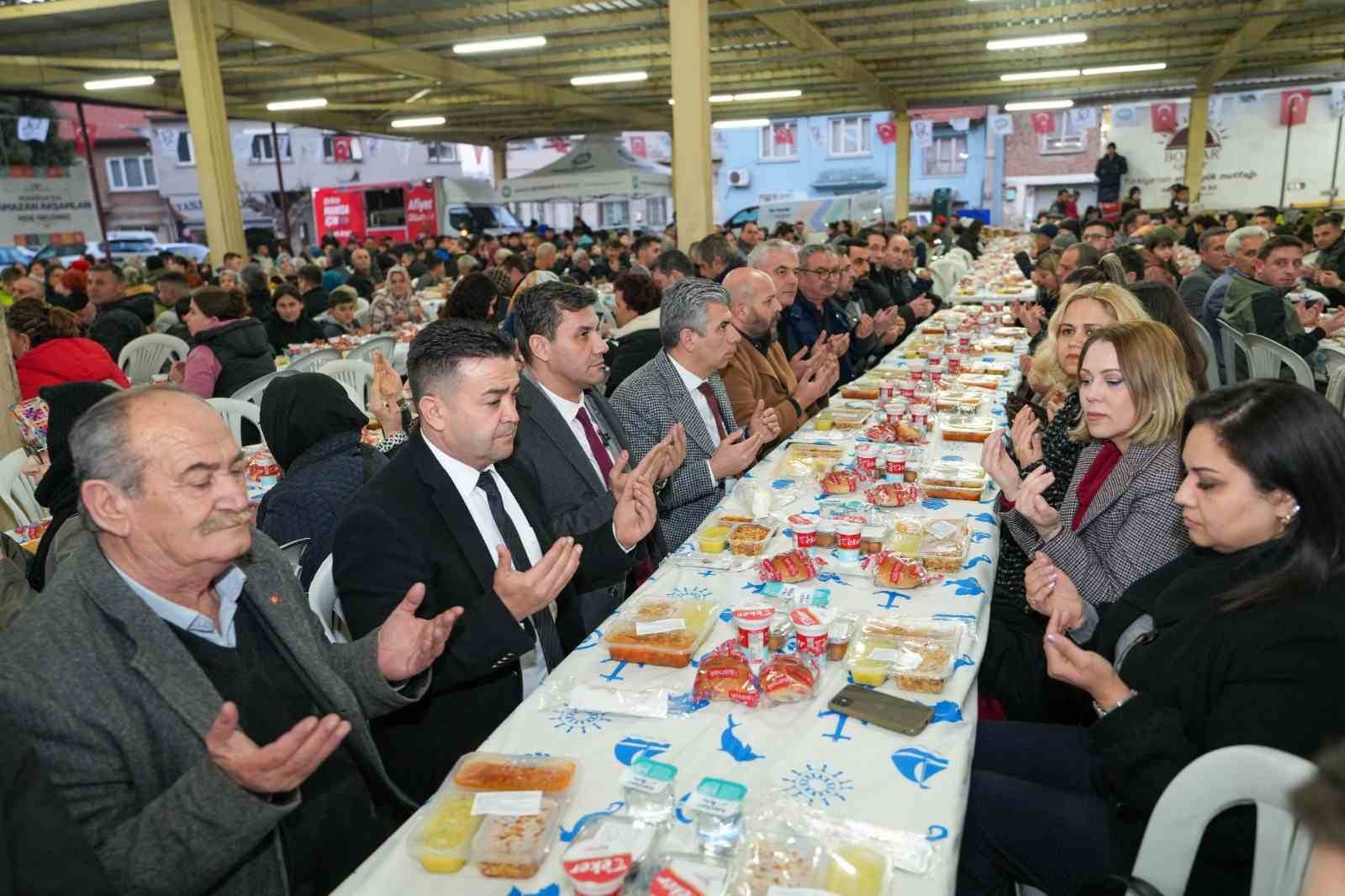 Büyükşehir Belediyesinden Kırkağaç’ta iftar sofrası