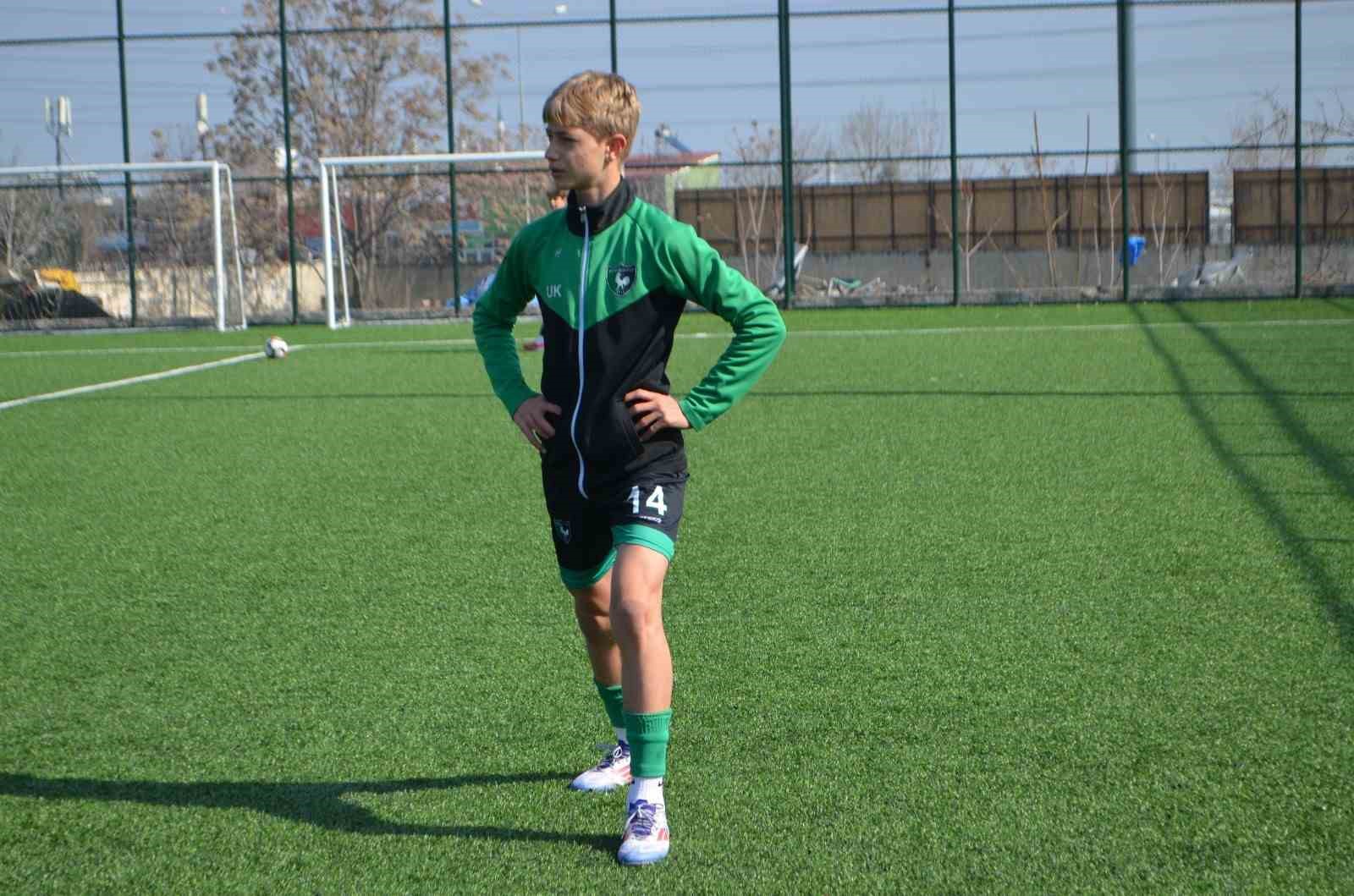 Denizlispor&rsquo;un 14 yaşındaki futbolcusu Utku Berk, U14 Milli Takım se&ccedil;melerine katılacak

