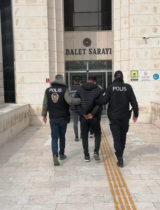 Balıkesir&rsquo;de cinayet ve uyuşturucu su&ccedil;larından aranan şahıs yakalandı
