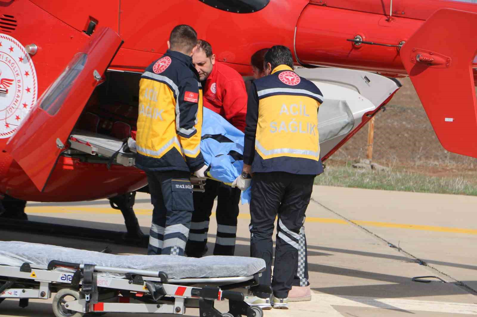 Diyarbakır’da kalp krizi geçiren kadın ambulans helikopterle hastaneye sevk edildi