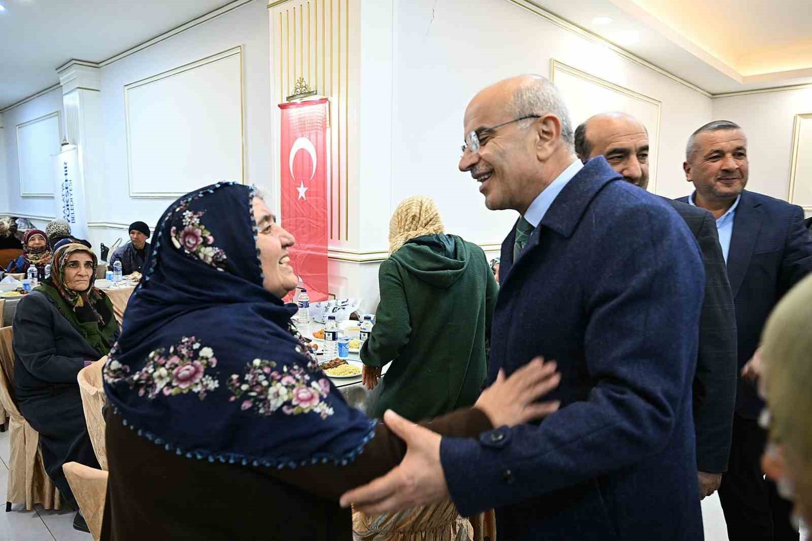 Malatya Büyükşehir Belediyesi’nin iftar sofraları büyük ilgi görüyor