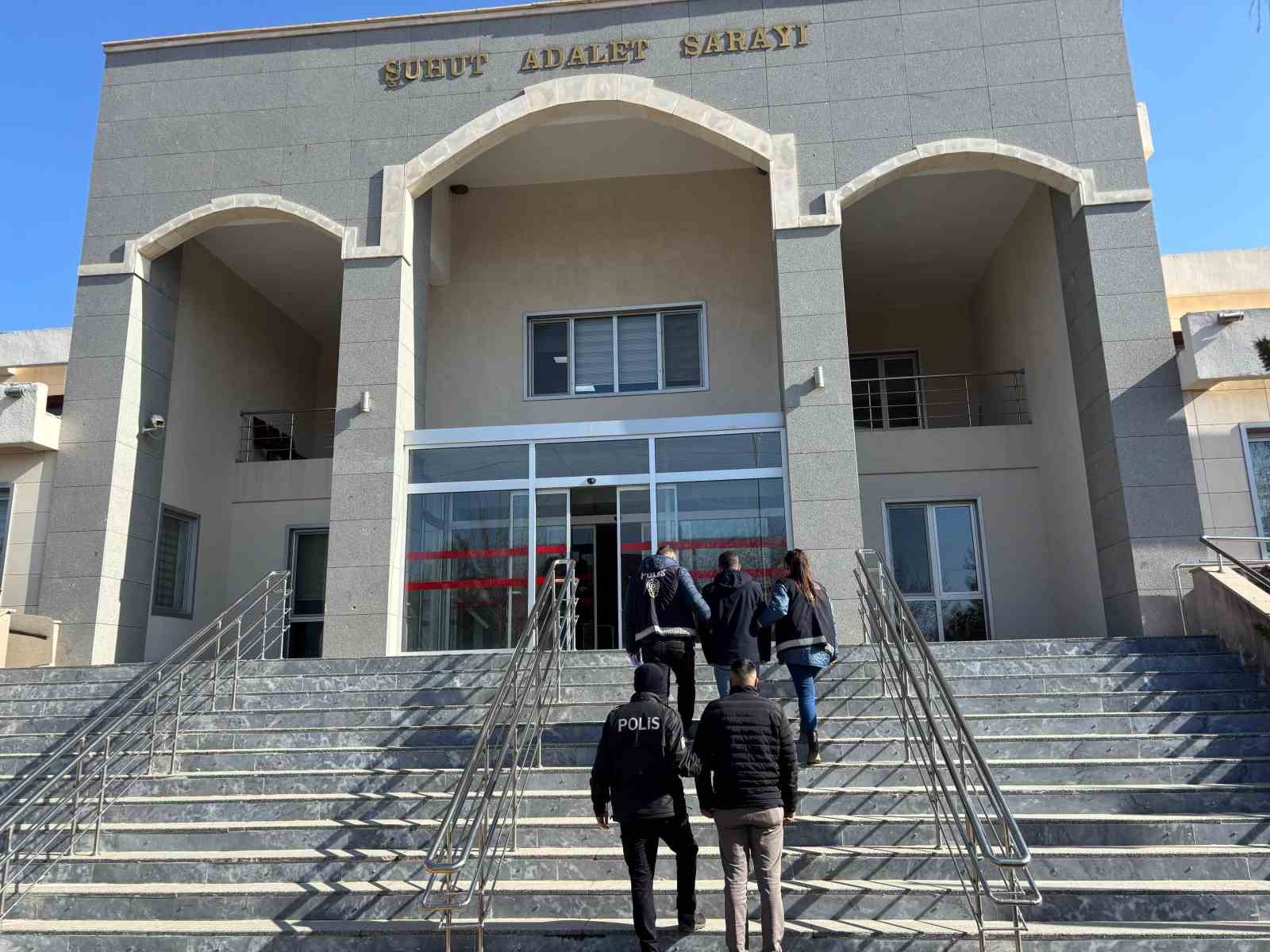 Uyuşturucu ve yağma suçundan aranan 2 şahıs tutuklandı