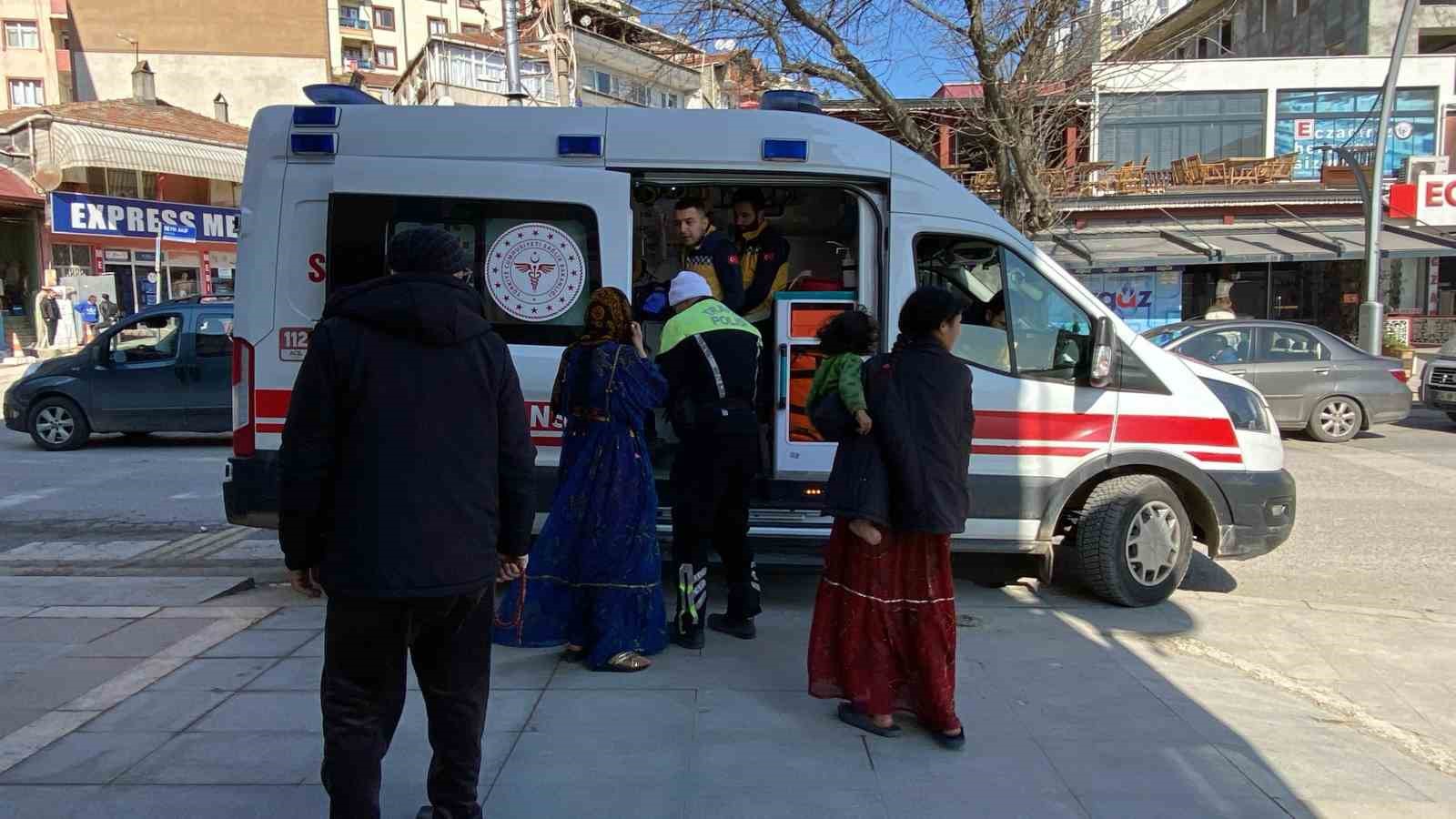 12 yaşındaki çocuk ambulansın önüne atladı
