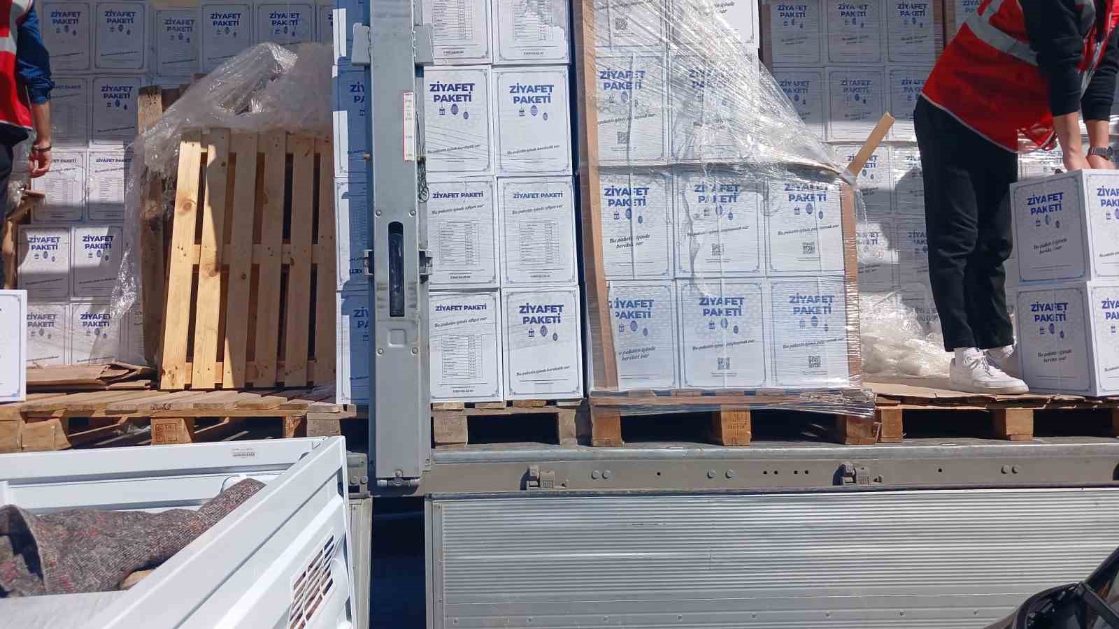 İhtiya&ccedil; sahiplerine 5 bin 555 Ramazan kolisi
