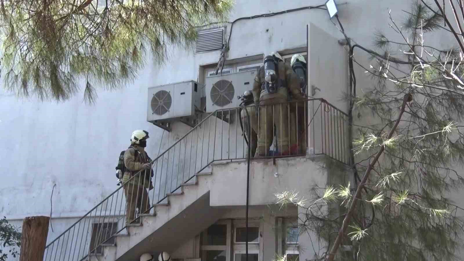 Üsküdar Devlet Hastanesi&rsquo;nde korkutan yangın 