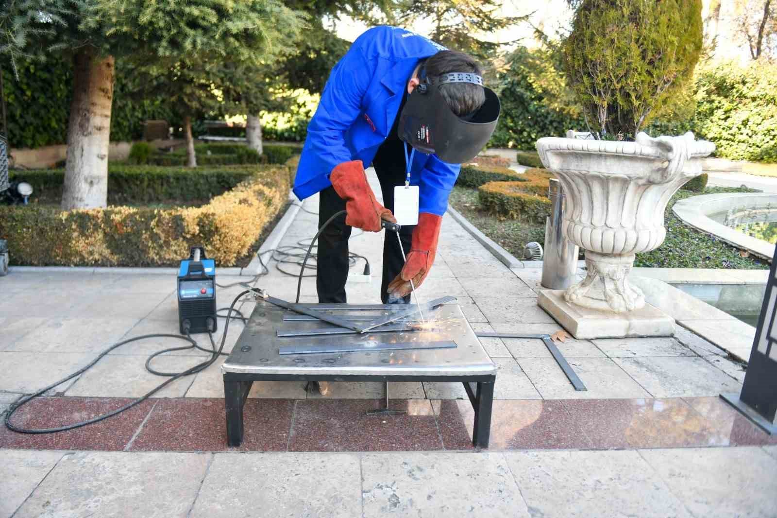 ABB’nin düzenlediği panel usta çırak ilişkisi ve mesleki eğitimin geleceğine ışık tuttu