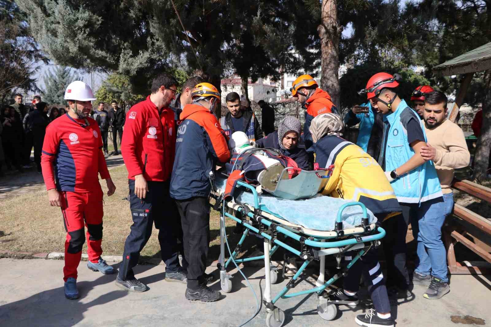 Siirt’te deprem tatbikatı gerçekleştirildi
