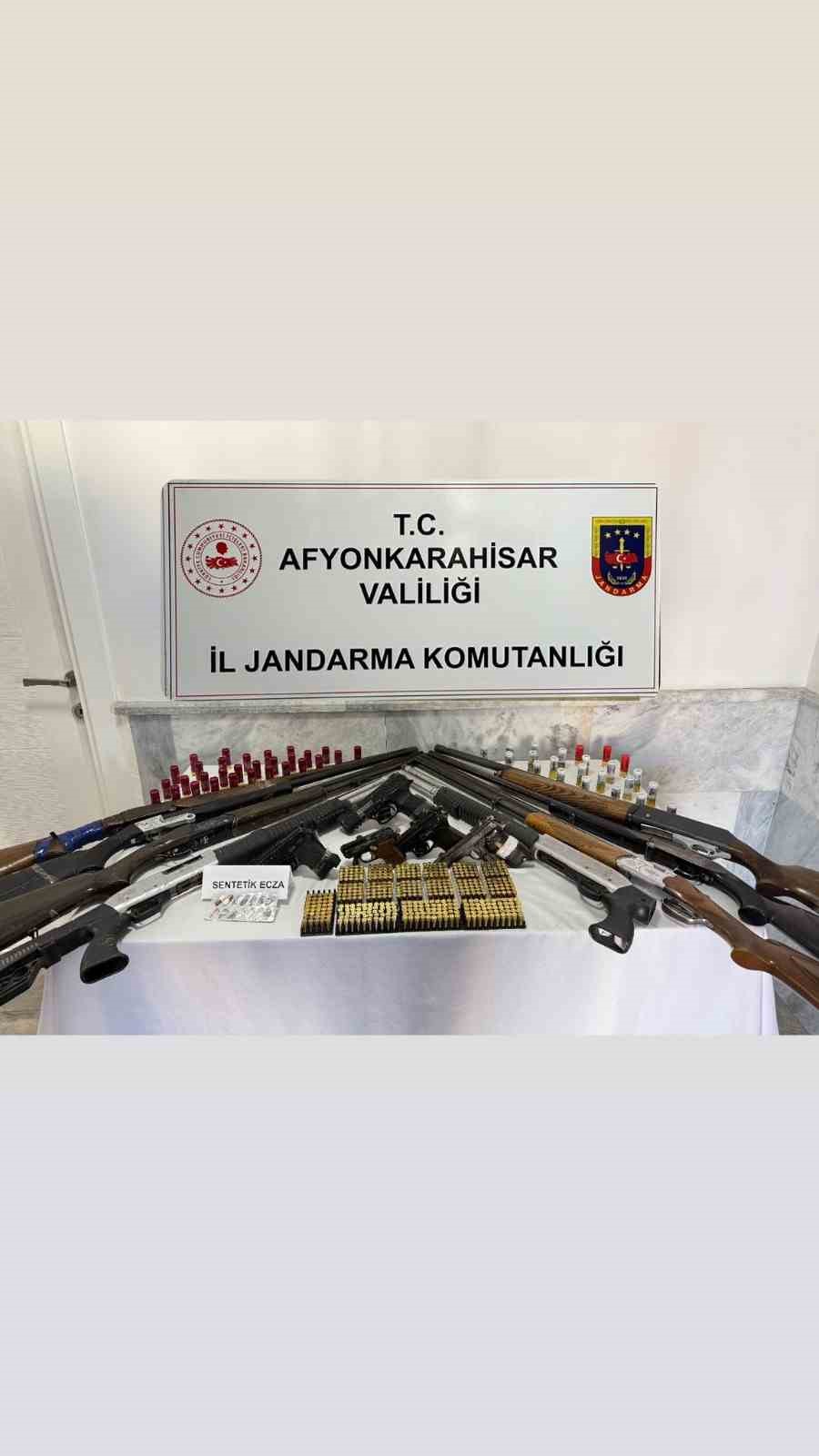 Jandarmadan ruhsatsız silah operasyonu: 6 gözaltı