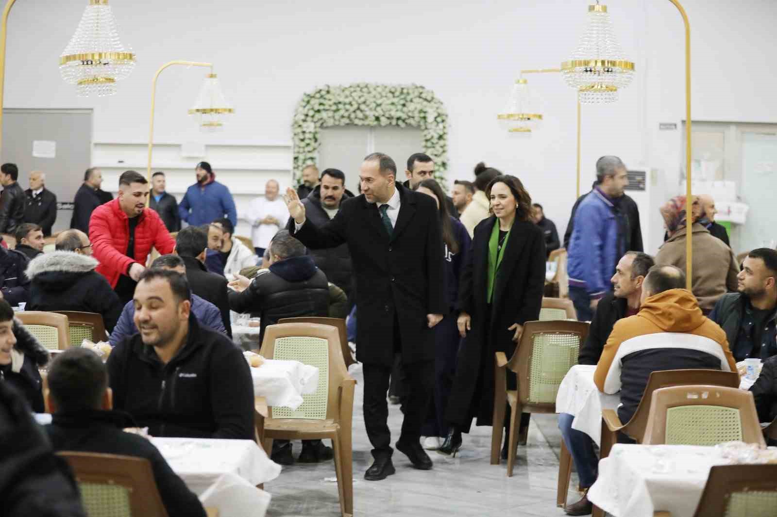 Başkan &Ouml;zdemir İftarını Belediye Personeliyle Yaptı
