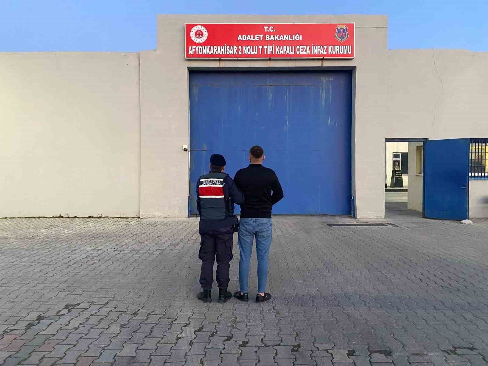 5 yıl hapis cezasıyla aranan şahsı jandarma yakaladı
