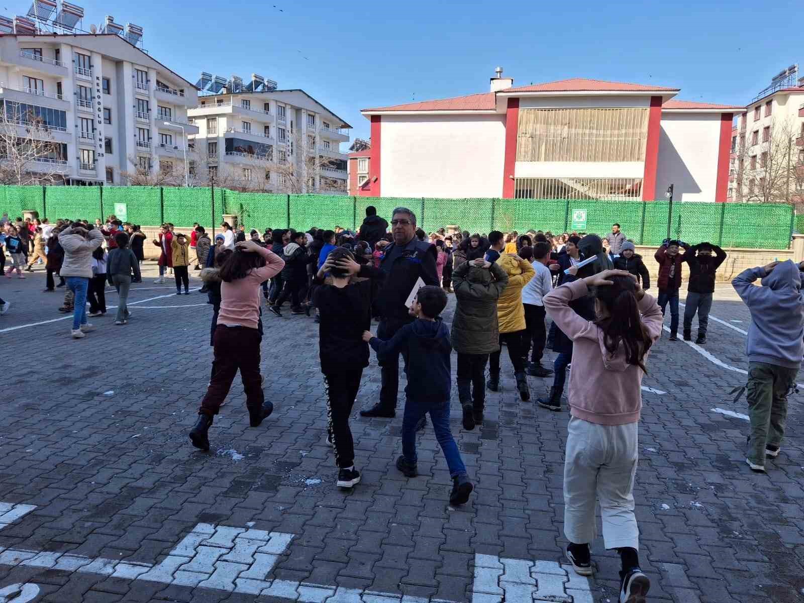 Bingöl’de deprem tatbikatı