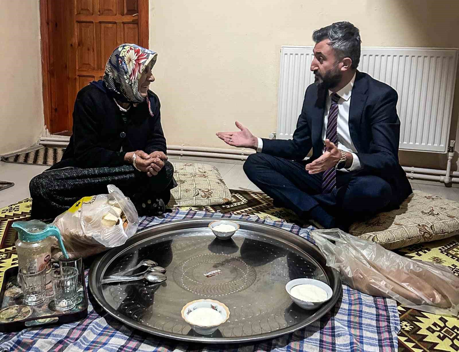 AK Parti Ağrı İl Başkanı Yıldız, yalnız yaşayan Halime Kızılkurt ile iftar yaptı

