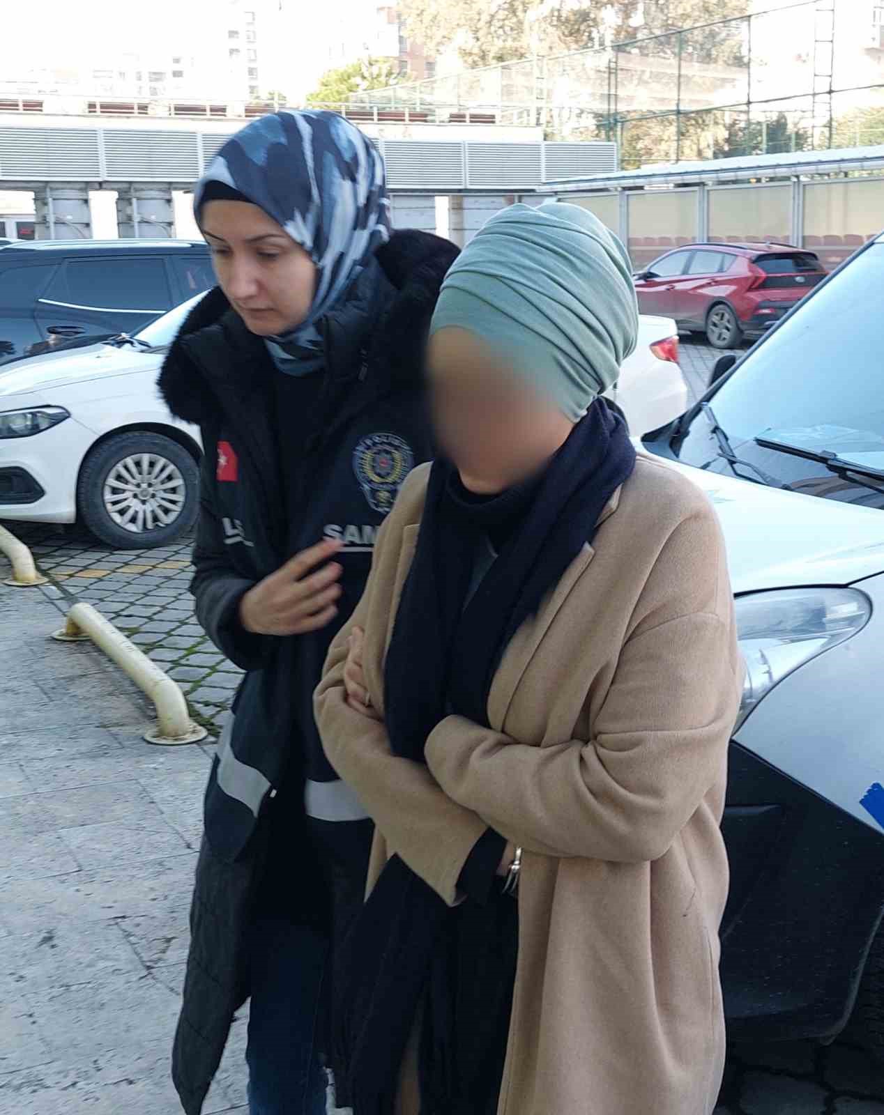 İftara gitme tartışmasında kocasını bı&ccedil;akladı
