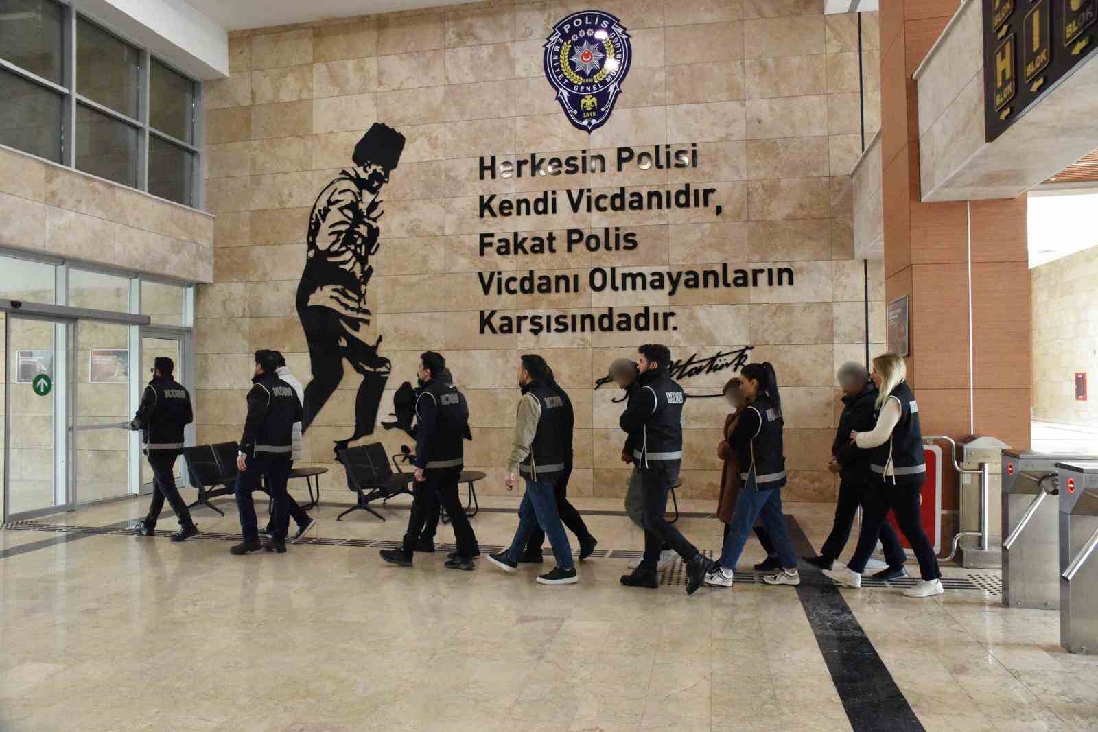 Antalya’da irtikap ve nitelikli dolandırıcılık suçundan 8 şüpheliden 4’ü tutuklandı