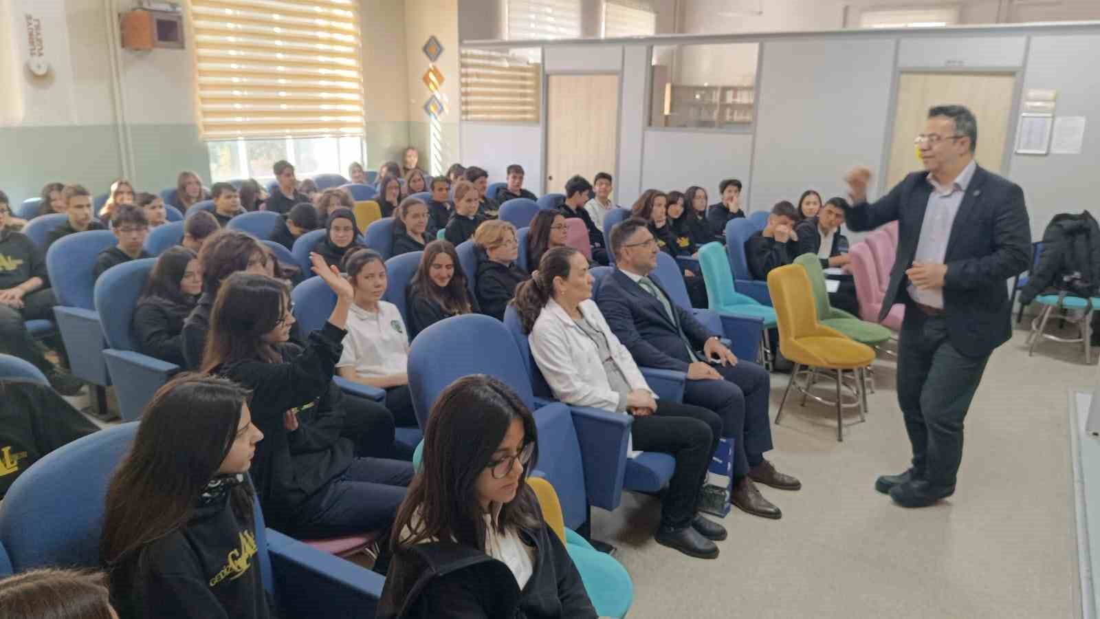 Manisa&rsquo;daki okullarda 3. derste "Yeşilay" anlatıldı
