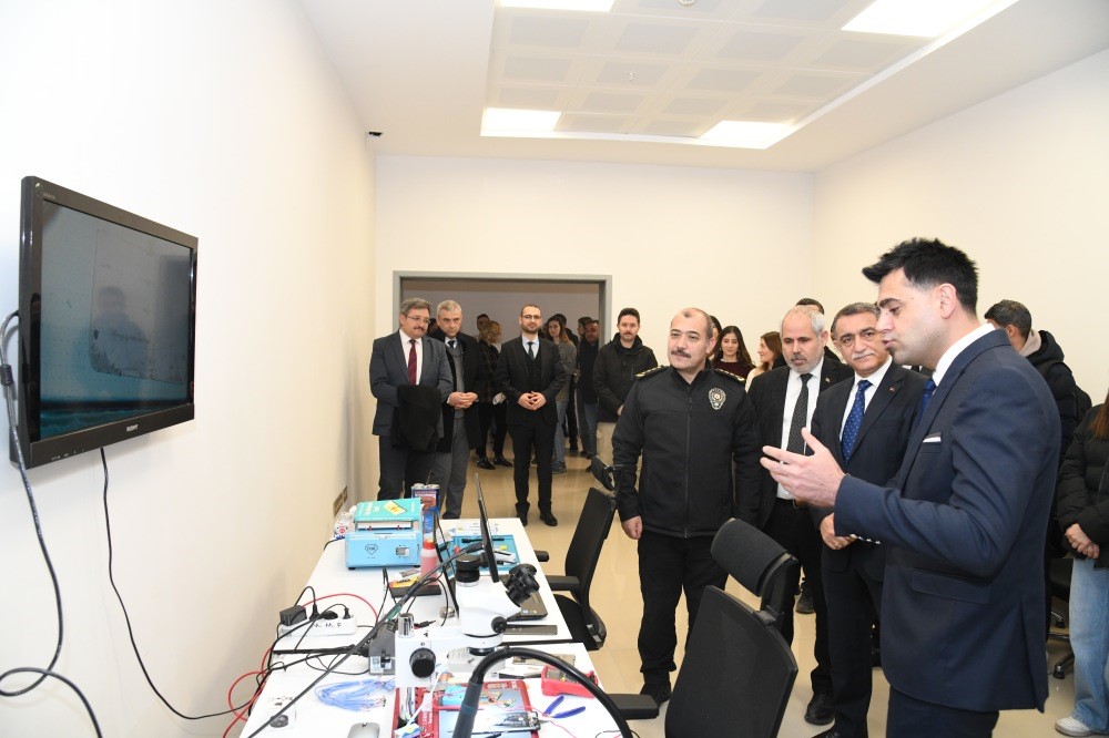 Kırşehir&rsquo;de &rsquo;Dijital Sıfır Atık Laboratuvarı&rsquo; a&ccedil;ıldı
