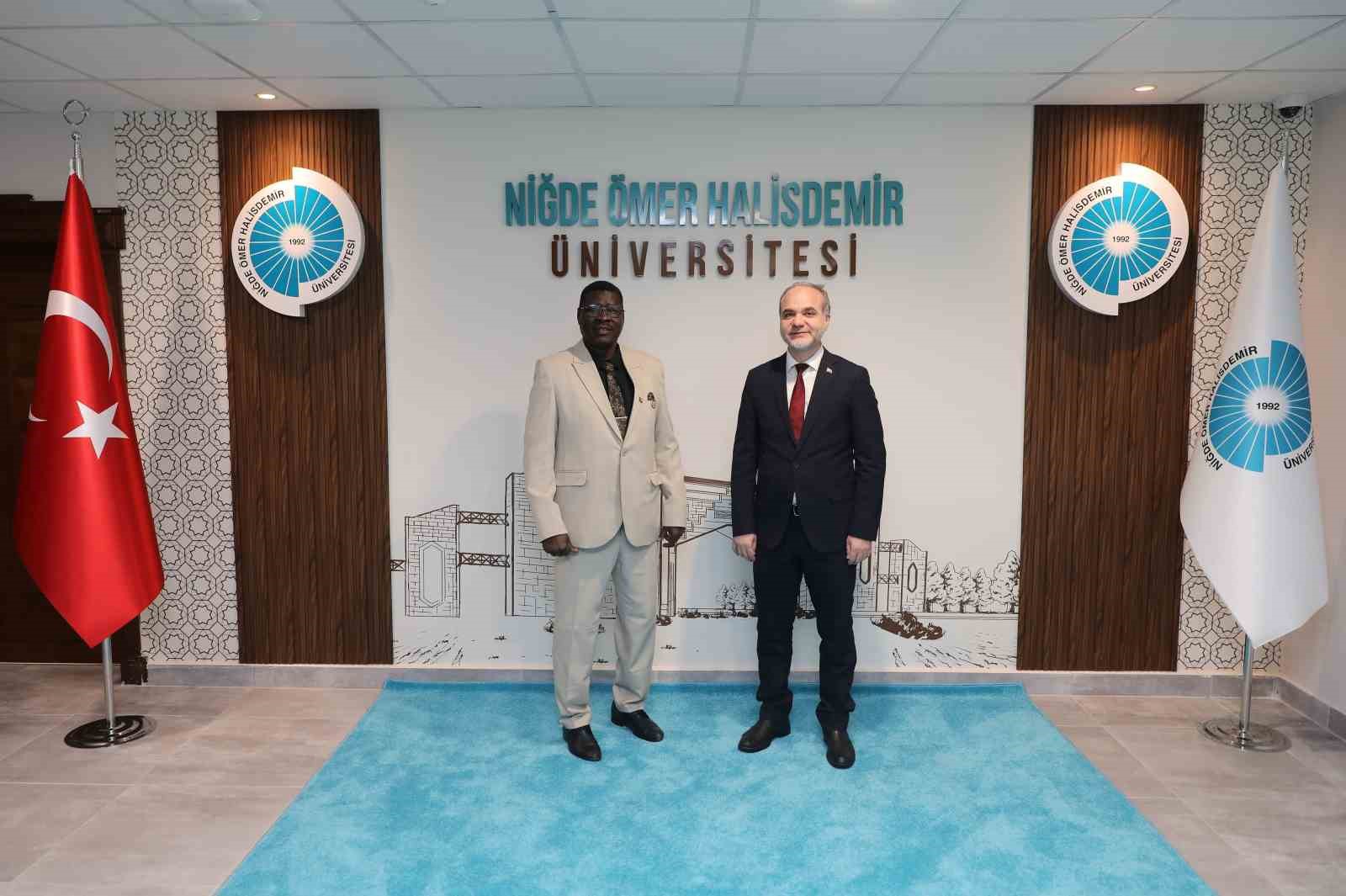 N&Ouml;H&Uuml;, Sudanlı Akademisyen ve &Ouml;ğrencilere Kapılarını A&ccedil;tı
