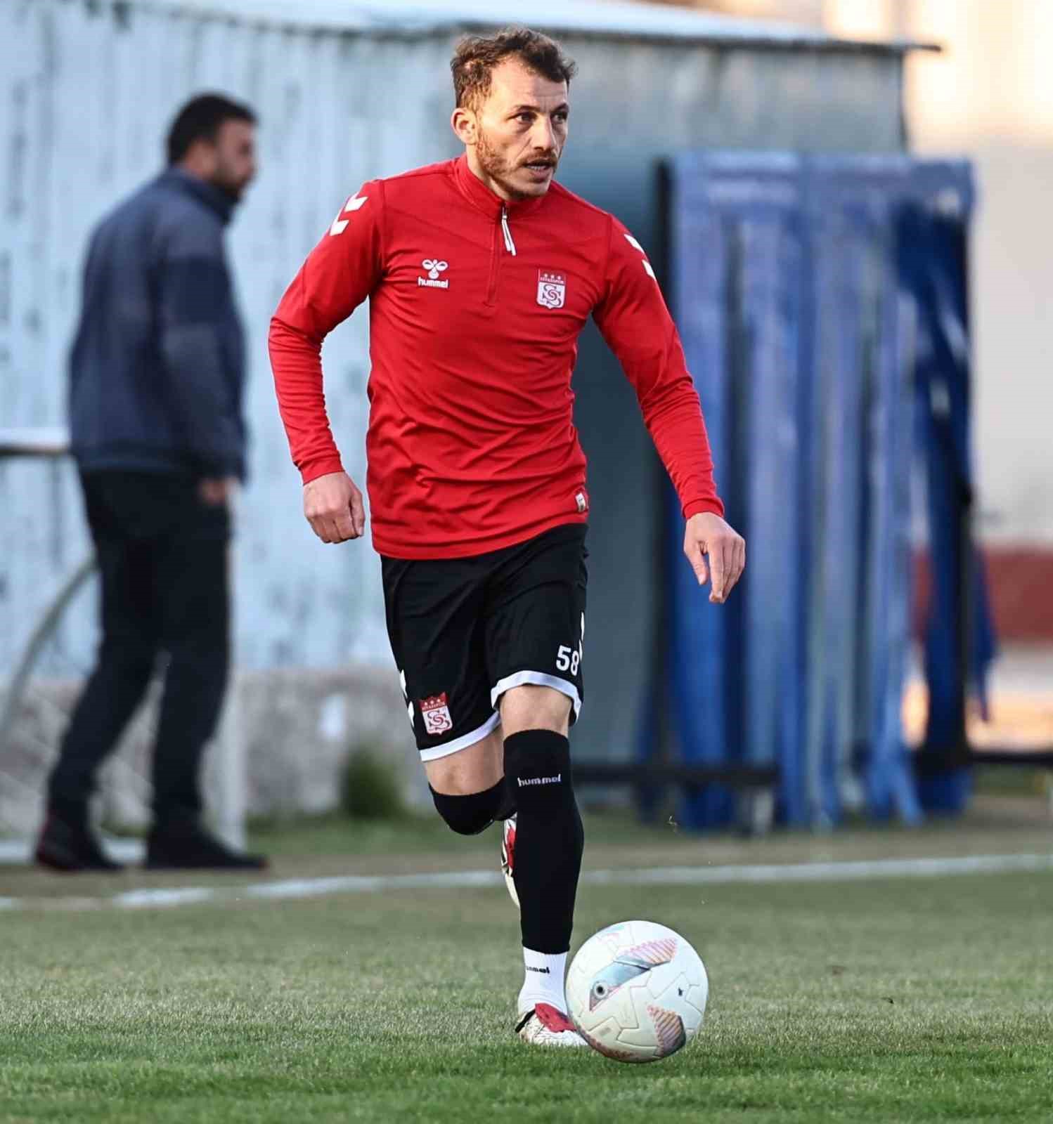 Sivasspor’da Rıza Çalımbay ilk idmanına çıktı