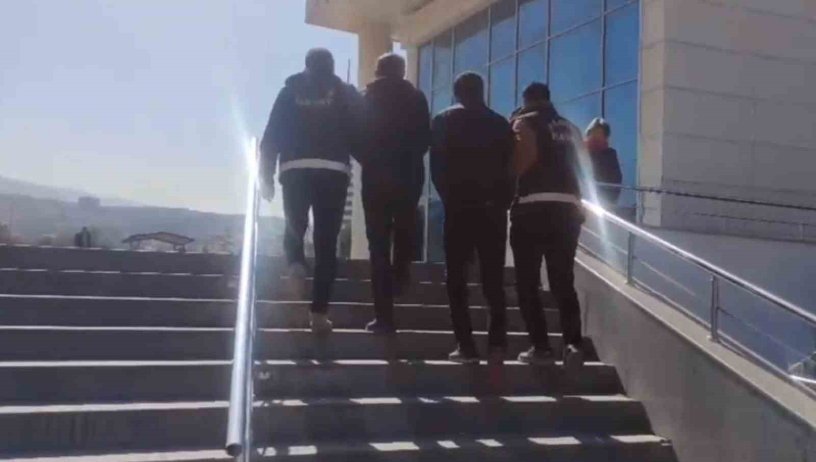 Arsuz&rsquo;da kablo hırsızları yakayı ele verdi
