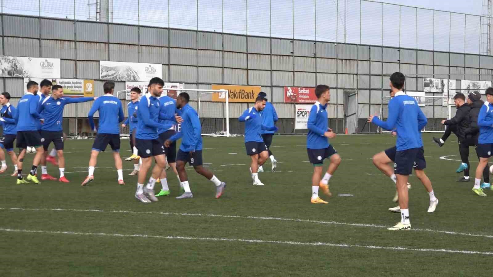 Samet Akaydin: "2 ma&ccedil; &uuml;st &uuml;ste kazanmak takımın moral ve motivasyonunu arttırdı"
