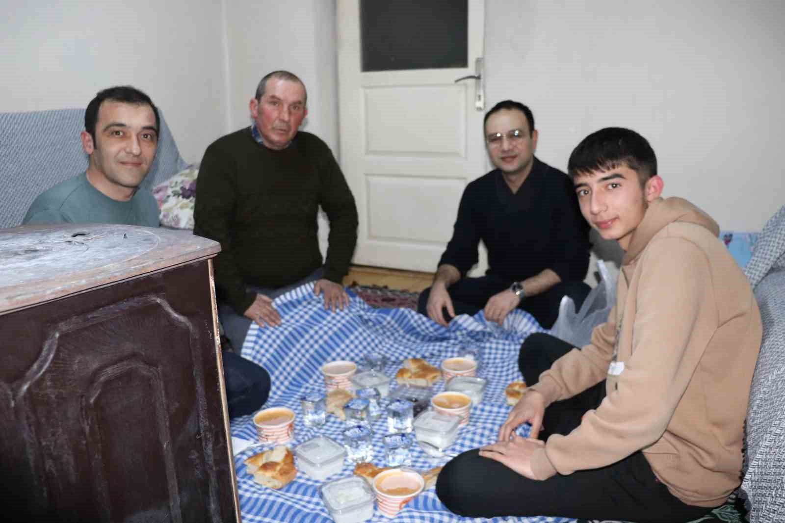 Kaymakam Kahveci iftar sofralarında g&ouml;n&uuml;lleri ısıtıyor
