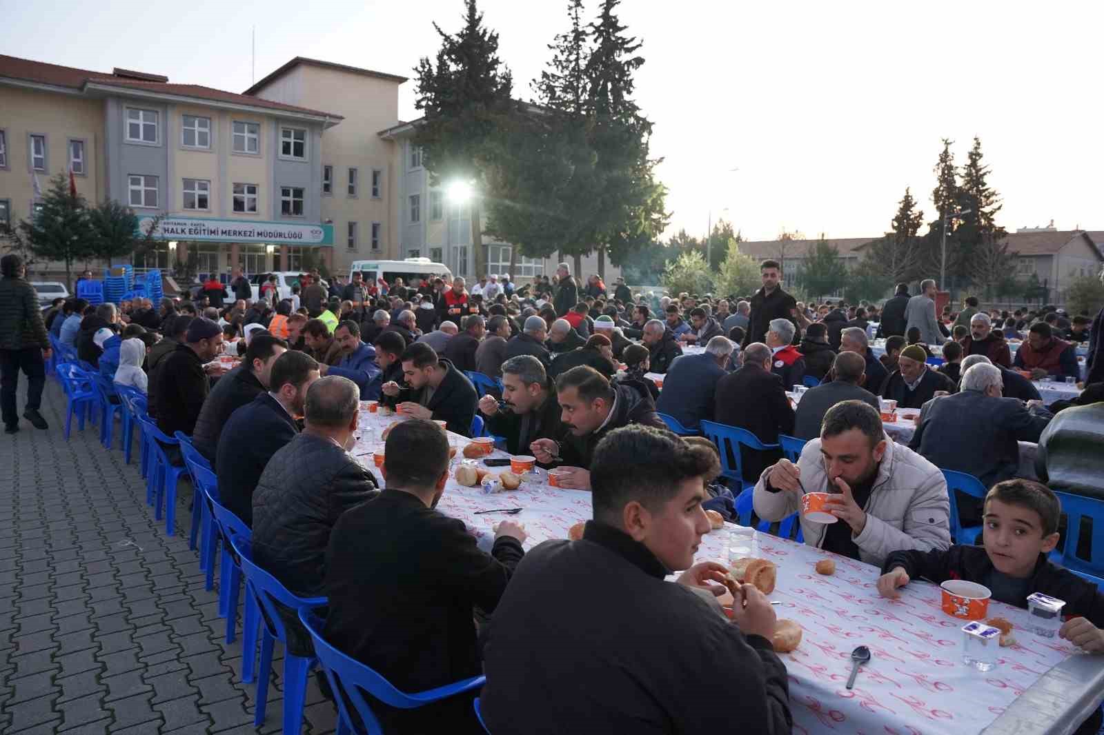 Kahta’da vatandaşlar gönül sofrasında buluştu