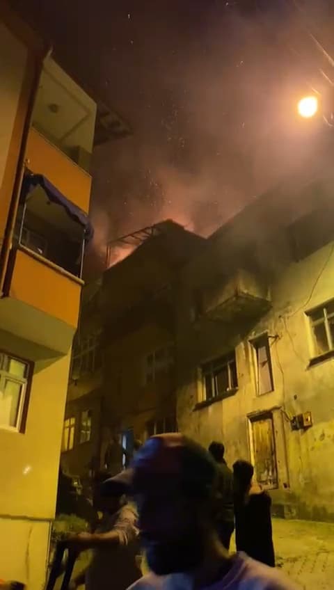 Ereğli’de çatı katında yangın paniği