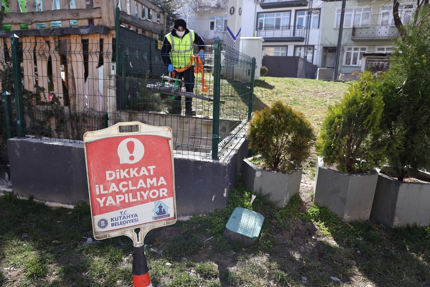 K&uuml;tahya Belediyesi&rsquo;nden şehir genelinde kanal sisleme ve ila&ccedil;lama &ccedil;alışması
