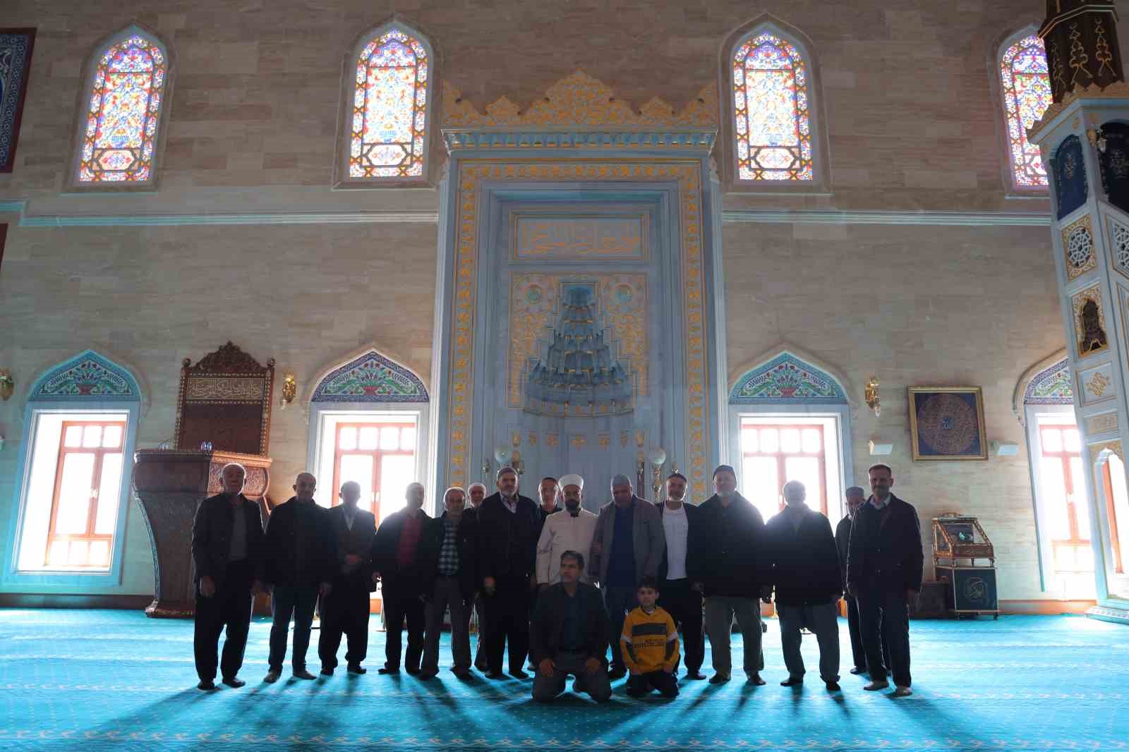 G&ouml;rme engelli hafız, mukabele geleneğini s&uuml;rd&uuml;r&uuml;yor
