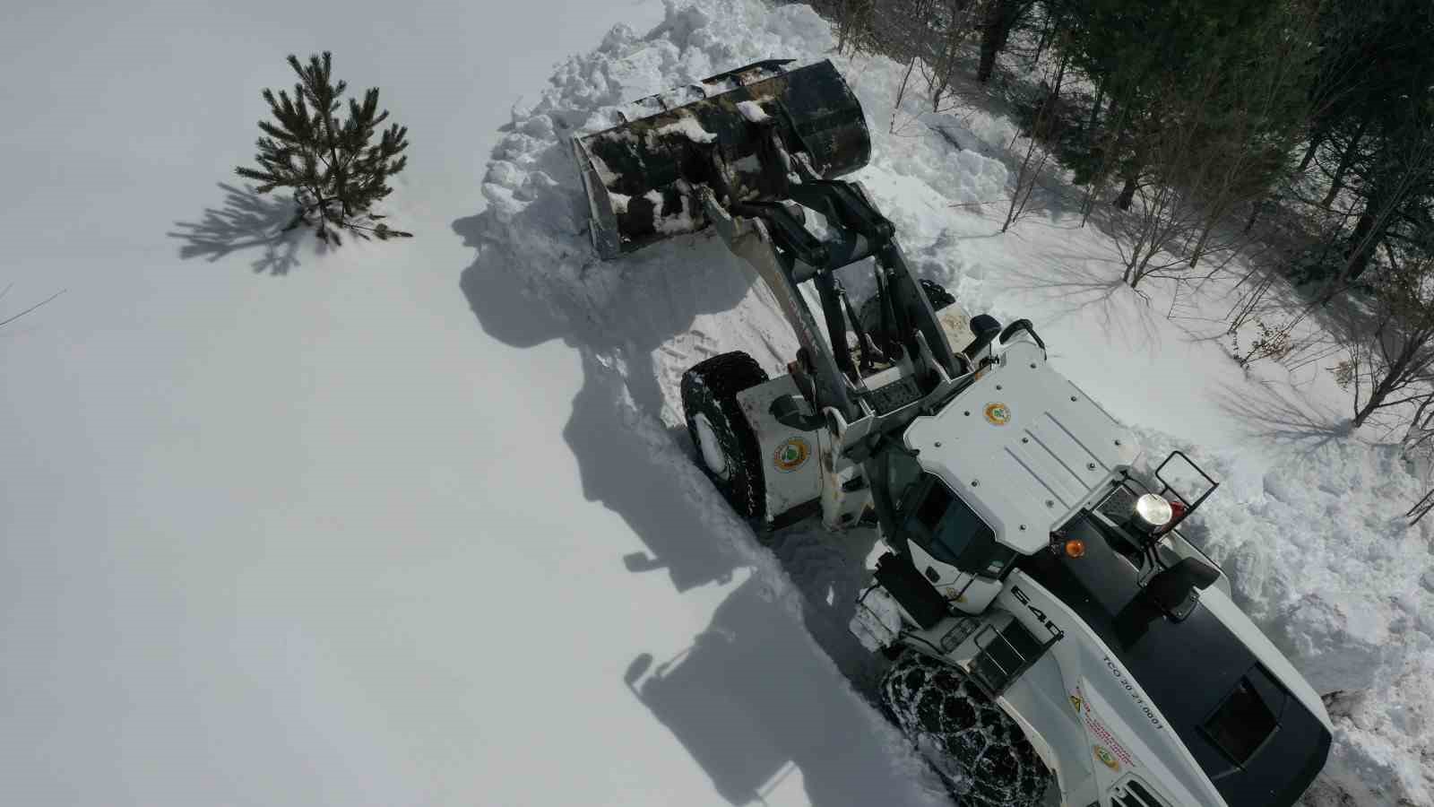 Artvin&rsquo;de kar yağışı durdu, k&ouml;ylerde yol a&ccedil;ma &ccedil;alışmaları s&uuml;r&uuml;yor
