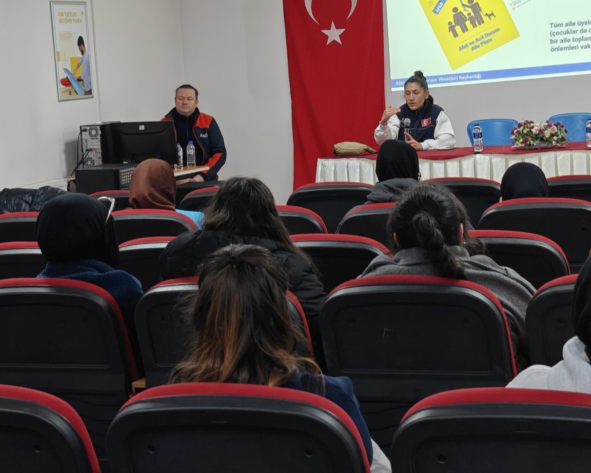 Kız &ouml;ğrenci yurdunda afet bilinci ve yangın farkındalık eğitimi verildi
