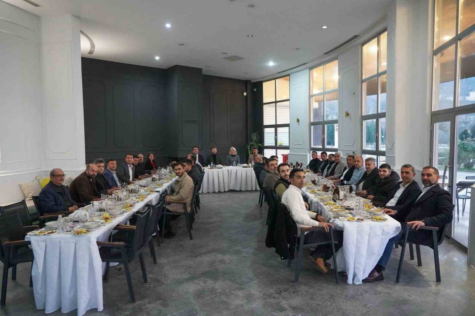 Başkan Subaşı, m&uuml;teahhitlerle bir araya geldi
