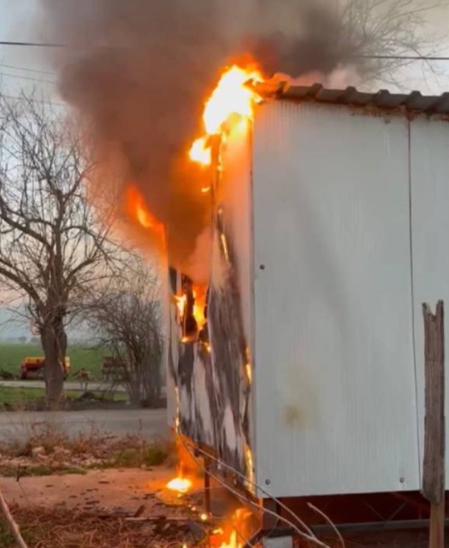 Osmaniye&rsquo;de depremzede vatandaşların yaşadığı konteyner yandı
