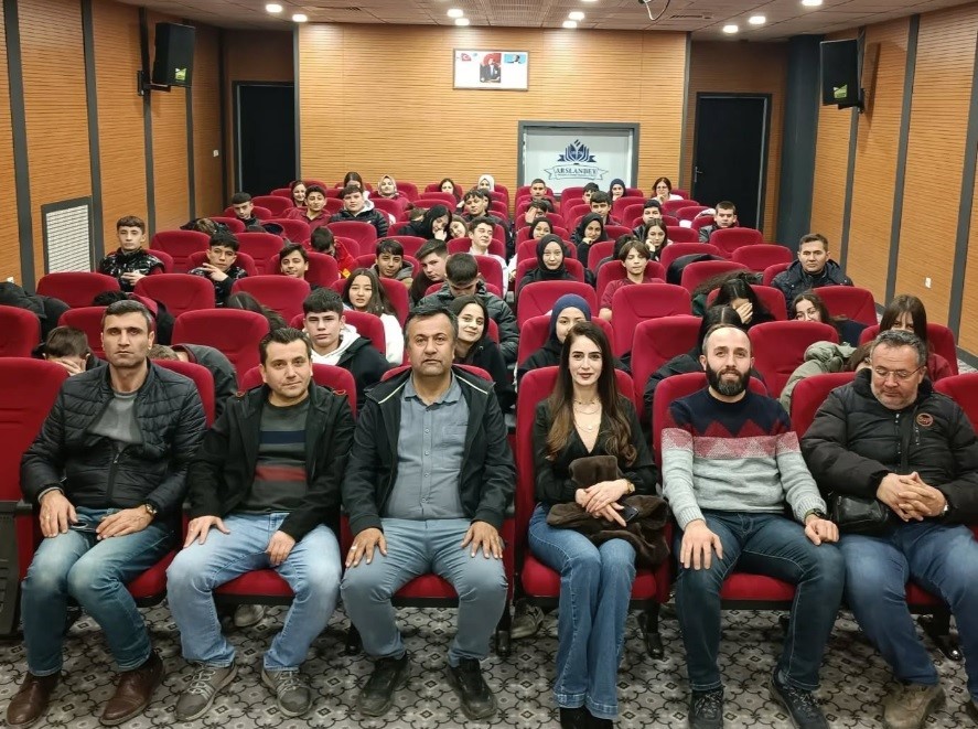 S&ouml;yleşi sırasında ger&ccedil;eği aratmayan deprem tatbikatı
