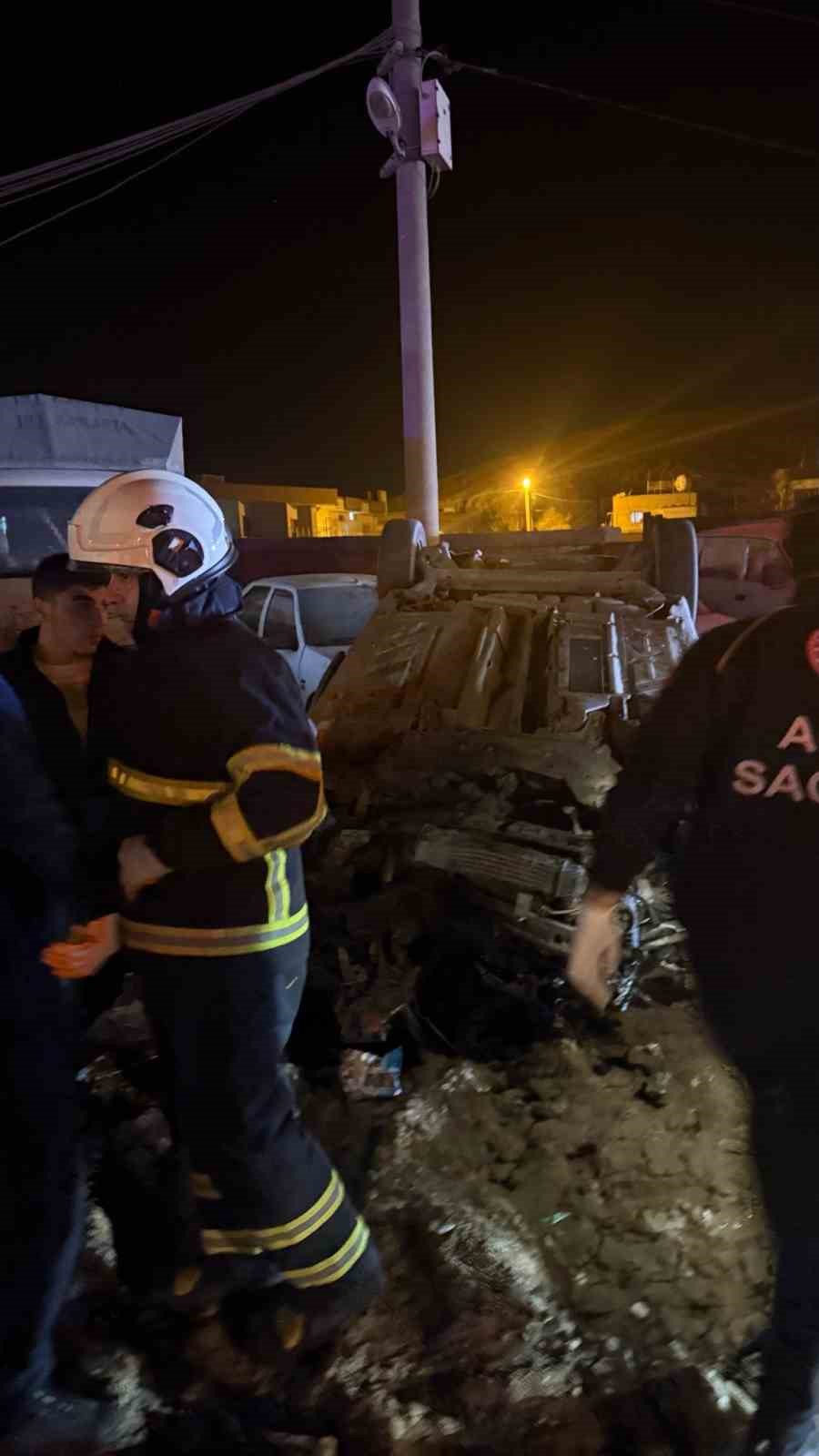 Mardin&rsquo;de otomobil devrildi: 3 yaralı
