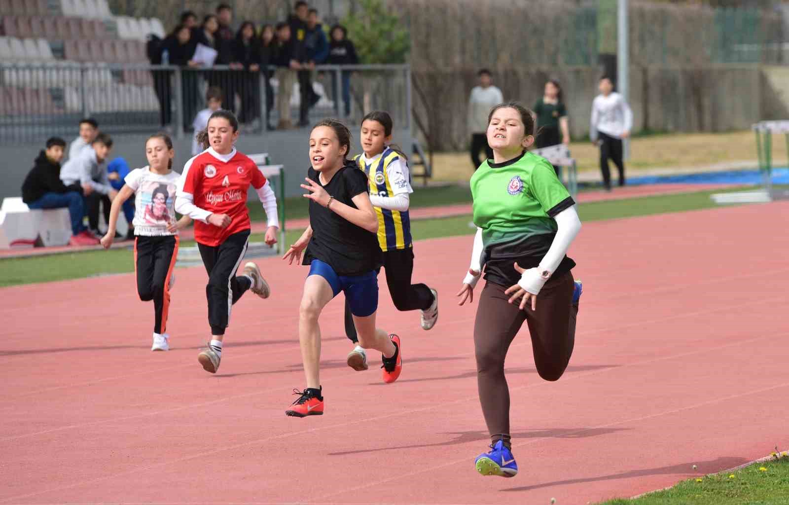 Osmaniye’de Okul Sporları Atletizm Müsabakaları sona erdi
