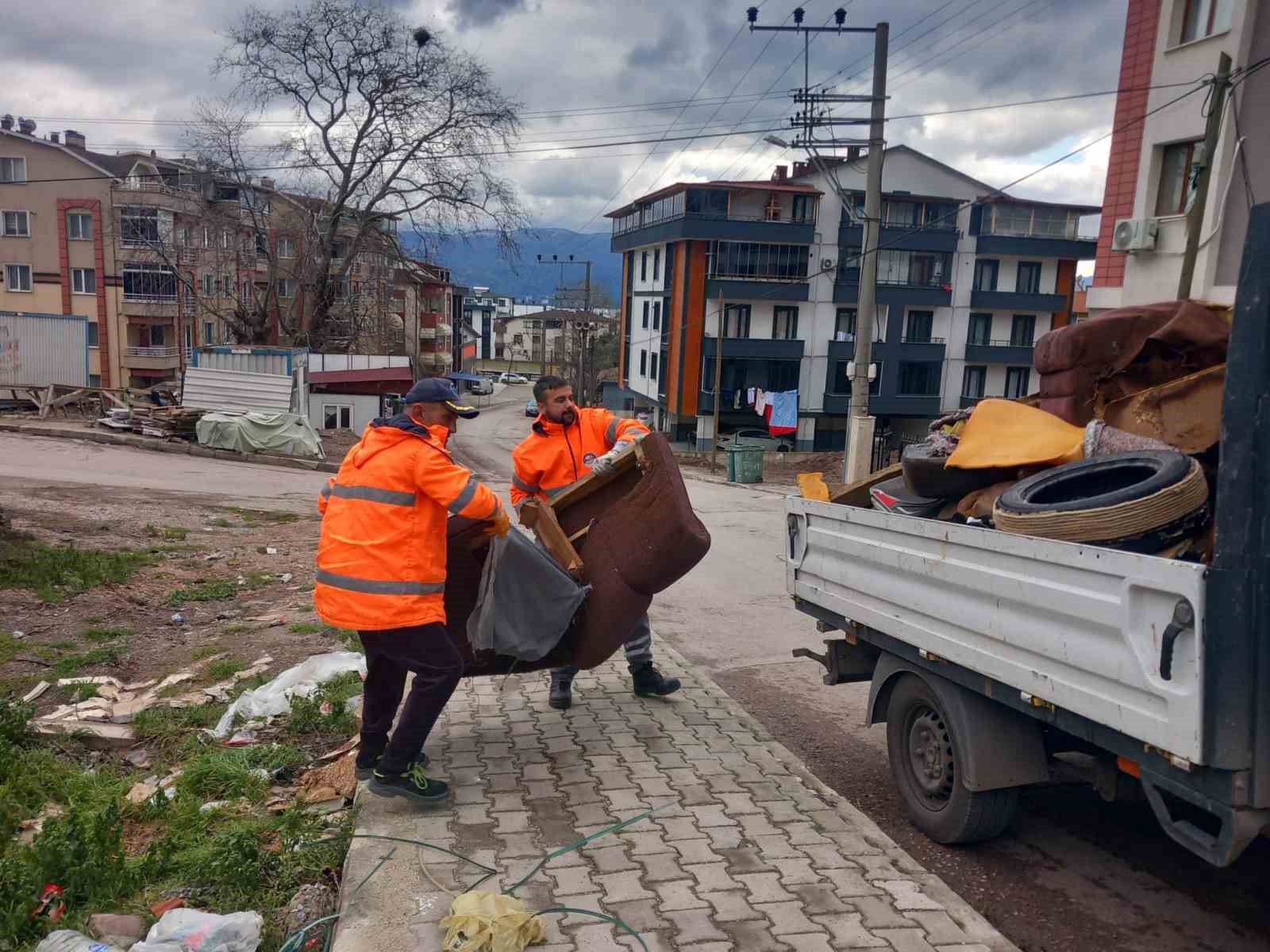 Körfez’de katı ve hacimli atıklar toplanıyor