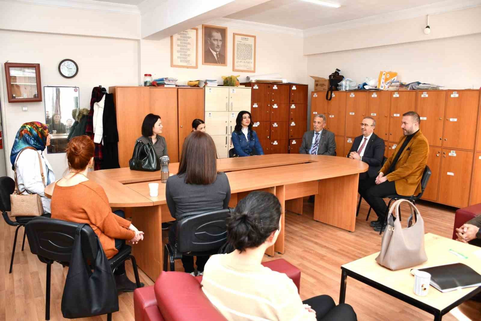 İl Milli Eğitim M&uuml;d&uuml;r&uuml; Aydın, eğitim-&ouml;ğretim &ccedil;alışmalarını yerinde inceledi
