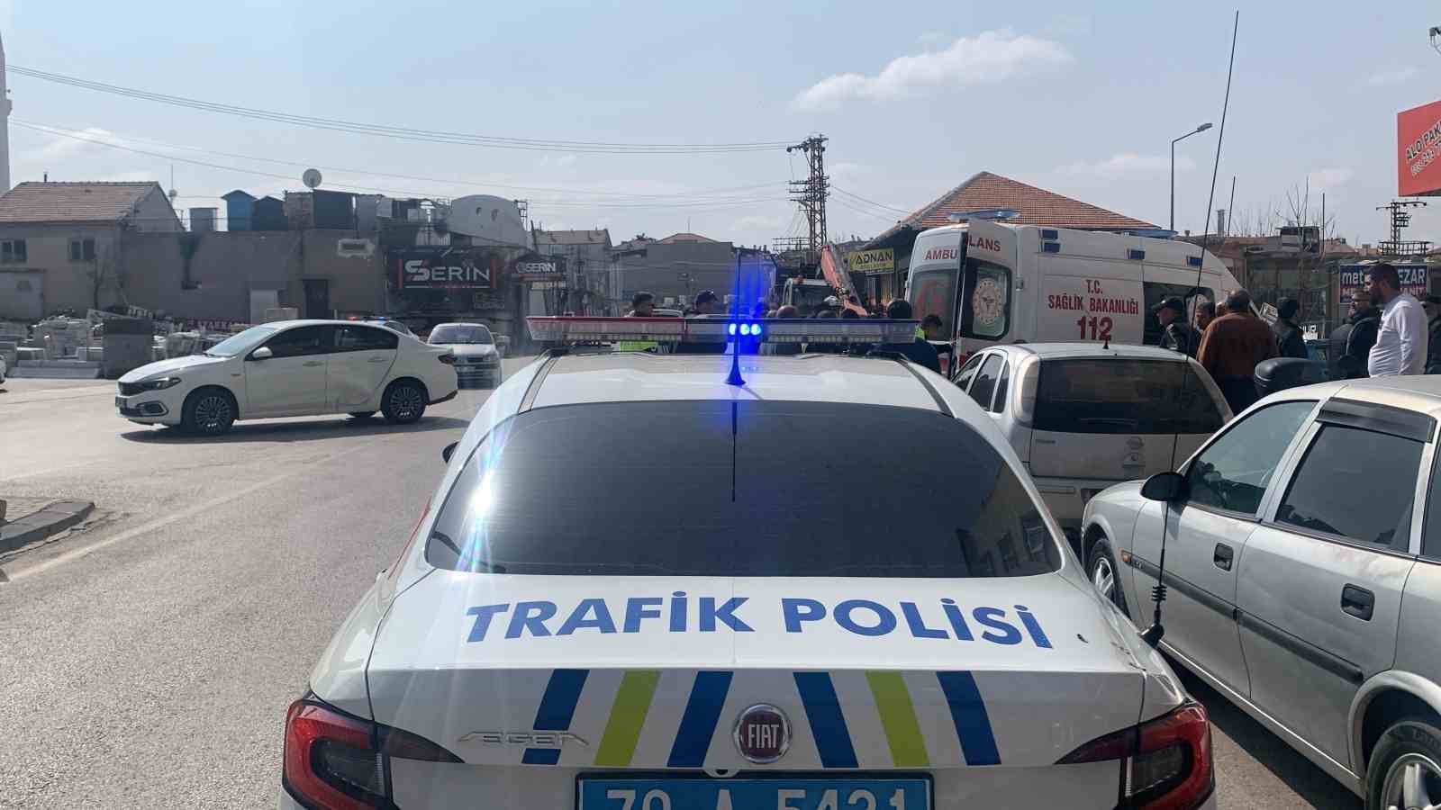 Karaman&rsquo;da motosikletle otomobil &ccedil;arpıştı: 1 yaralı
