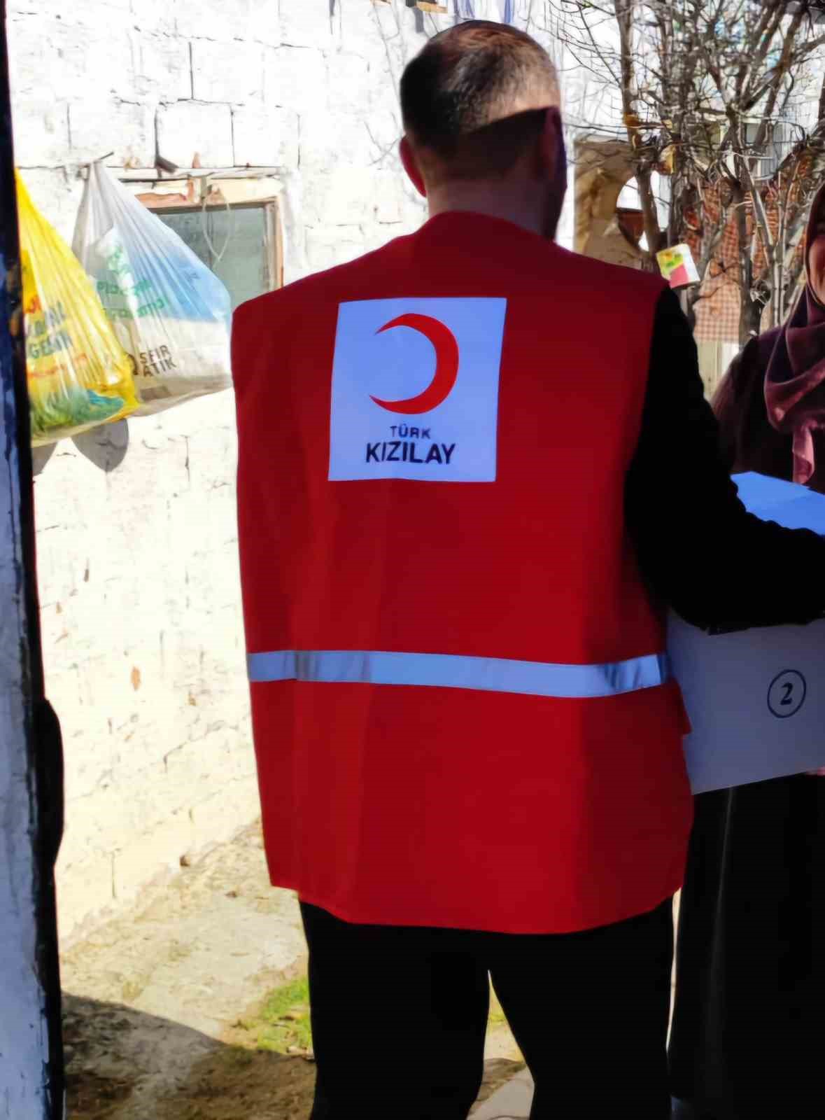 Yardım kolileri kapı kapı gezilerek ihtiya&ccedil; sahibi ailelere ulaştırıldı
