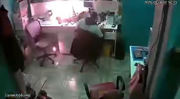 Adana’da bataryası şişen cep telefonu böyle patladı