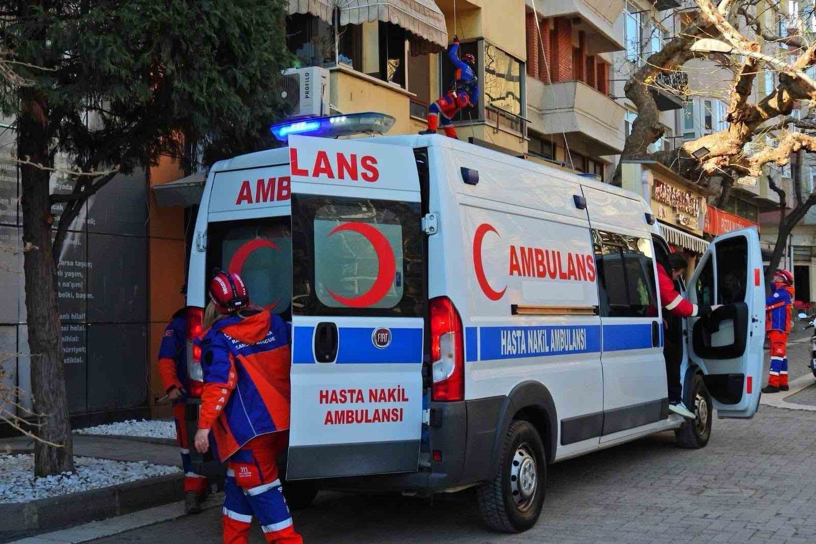 Deprem anı ve tahliye tatbikatı gerçeği aratmadı