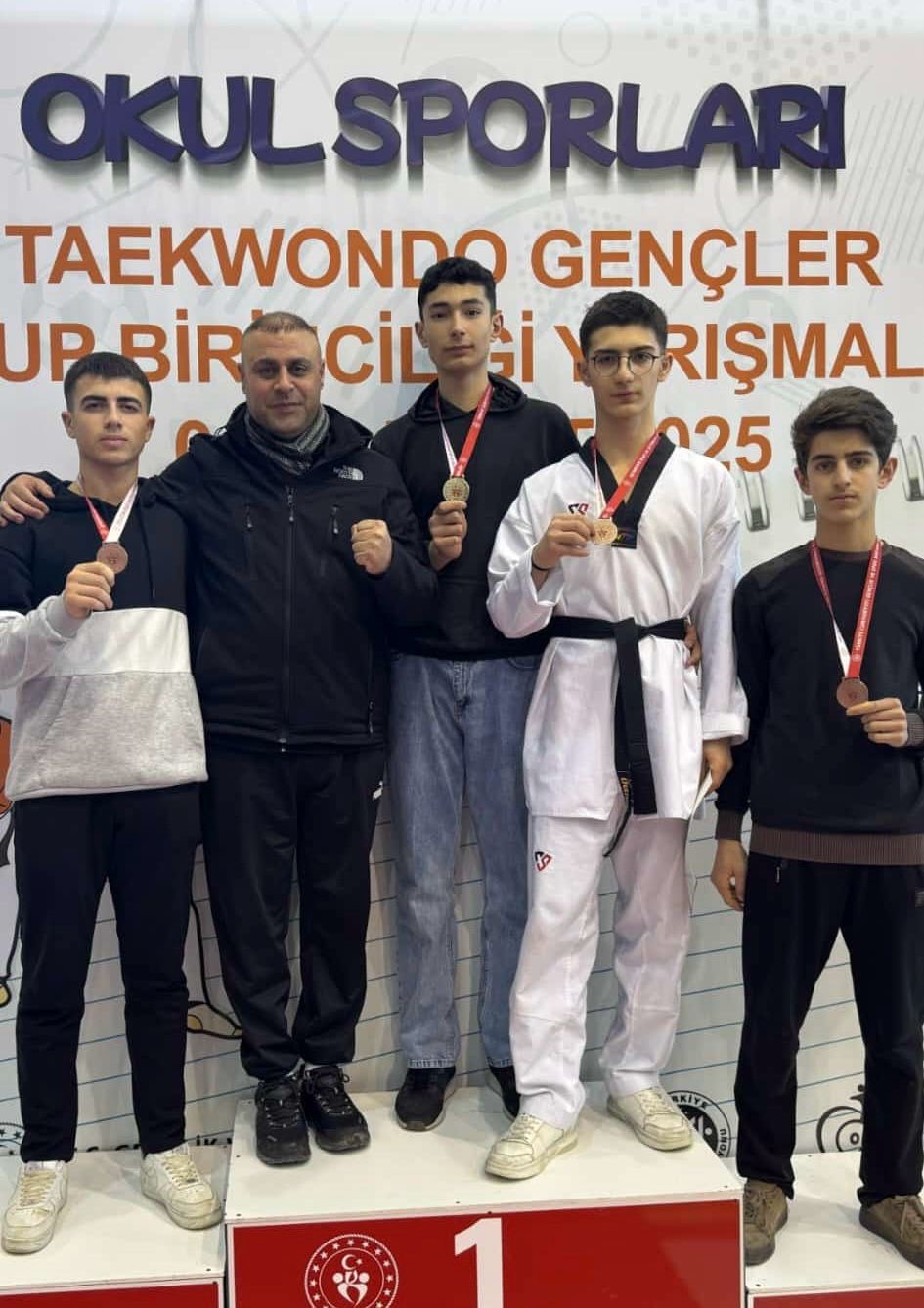 Tekwondo’dan Elazığ’a 9 madalya